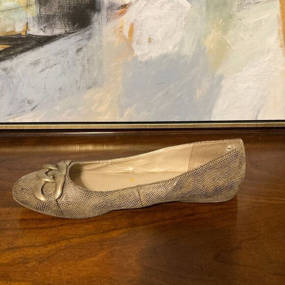 Banana Republic Women 9 Snakeskin Tan Ballet Flat Gold Buckle Preppy Work - Picture 11 of 15